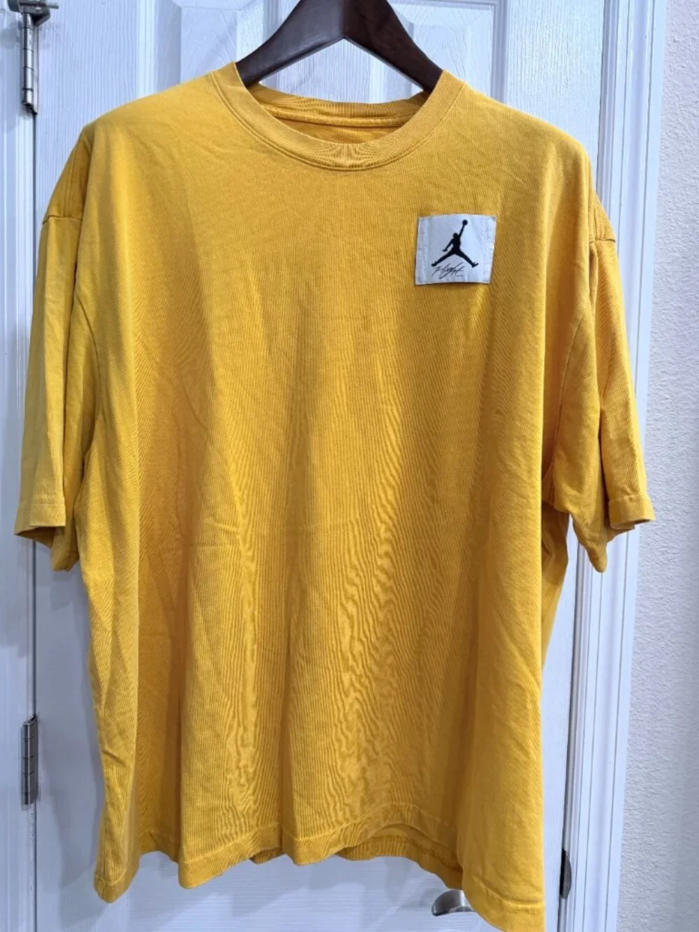 Nike Air Jordan Flight Oversized Fit Tee XL Yellow Cotton Graphic T-Shirt